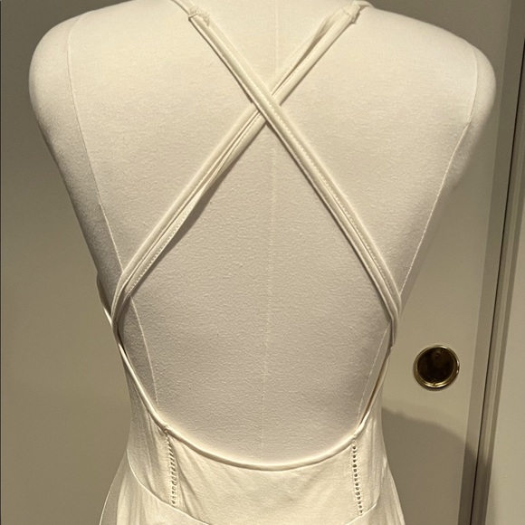 Catchme Backless Dress - Picture 2 of 7